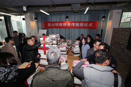 吴山明教授图书捐赠仪式在中国美院举行