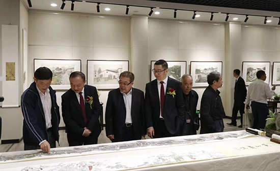 巴秋美术馆开馆暨作品展在家乡泰州举行