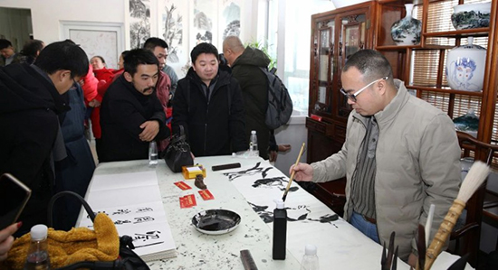 个山八友画展在北京宋庄举行